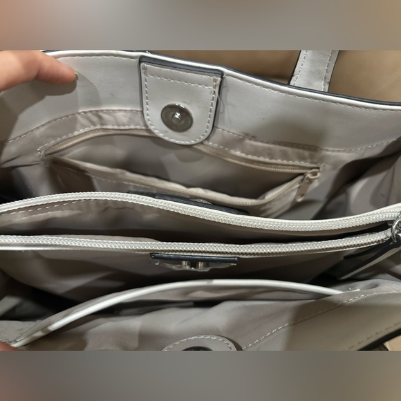 Nine West cream colors crossbody bag with card holder - Picture 8 of 9